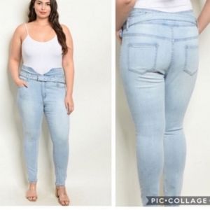 Fashion Nova Slimming Petite Belted Jeans 16P, 18P